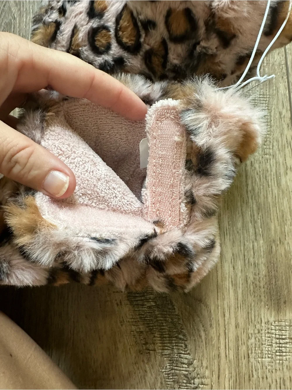 NWT!! Cat & Jack Leopard Print Kids Slippers, Pink Dallas Style, Non-Slip, M 7/8